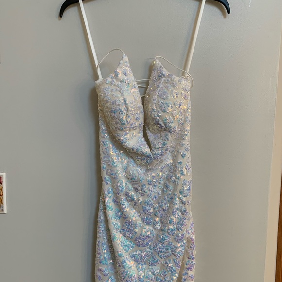 Nox Akabel Homecoming or Party Dress, Size 4 - Picture 5 of 7